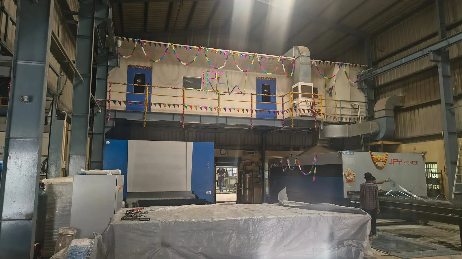 Factory interior with the JFY laser machine